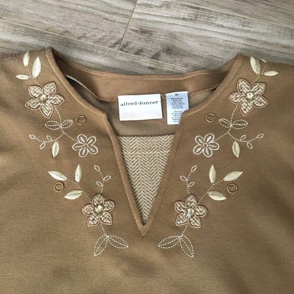 Vintage Alfred Dunner Doe Coloured Embroidered Sweater With Shoulder Pads - Picture 12 of 16